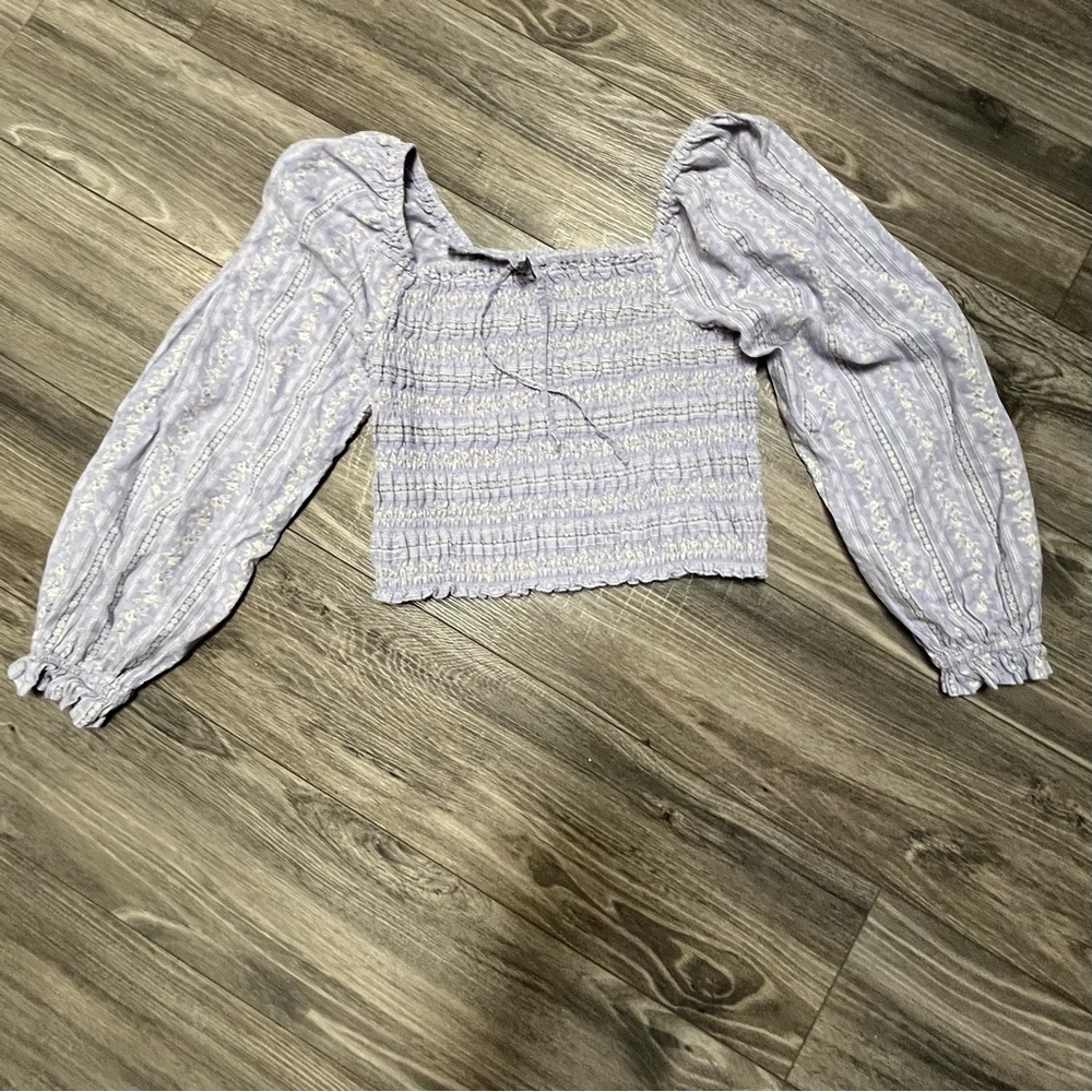 American Eagle Floral Periwinkle Blue boho Long Sleeve Smocked Crop Blouse Med